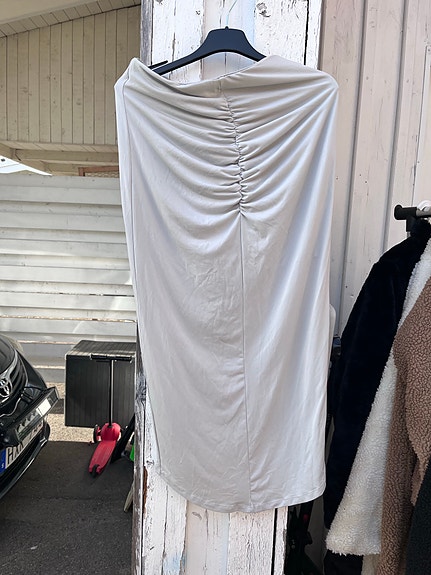 Product image 32 of 77