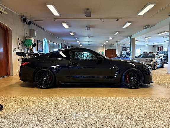 BMW M4 4 of 5