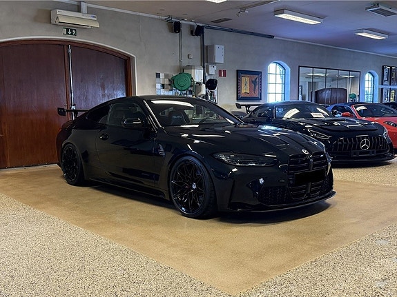 BMW M4 3 of 5
