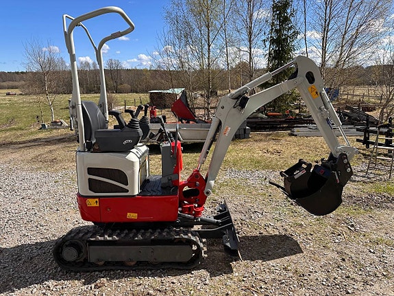 Takeuchi TB 210R / nyservad