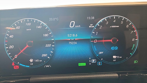 Mercedes-Benz GLA250 e 16 of 18