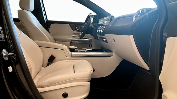 Mercedes-Benz GLA250 e 3 of 18