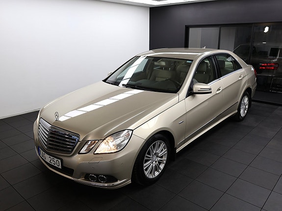 Mercedes-Benz E220 3 of 5