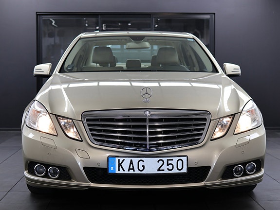 Mercedes-Benz E220 5 of 5