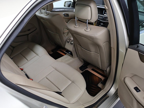 Mercedes-Benz E220 19 of 27