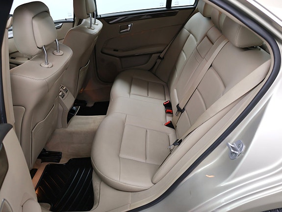Mercedes-Benz E220 17 of 27