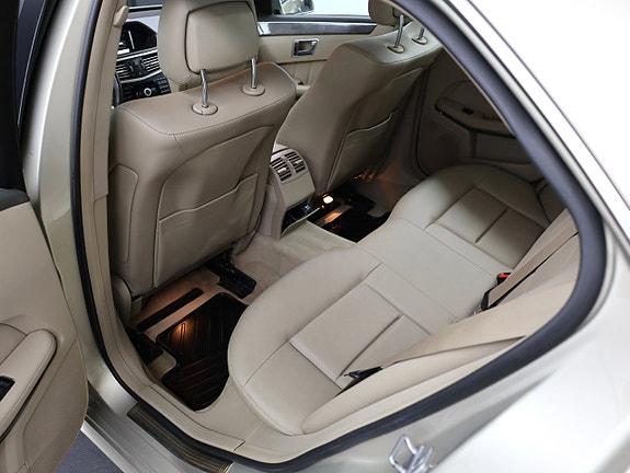 Mercedes-Benz E220 18 of 27