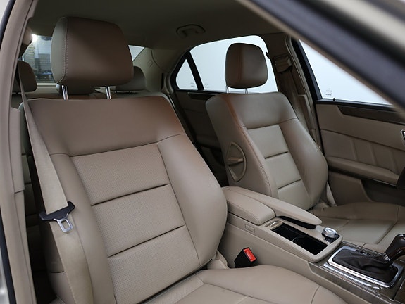 Mercedes-Benz E220 23 of 27