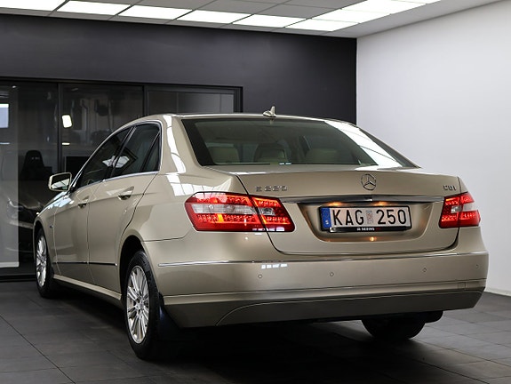 Mercedes-Benz E220 7 of 27