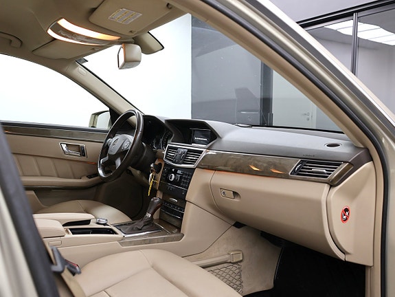 Mercedes-Benz E220 21 of 27
