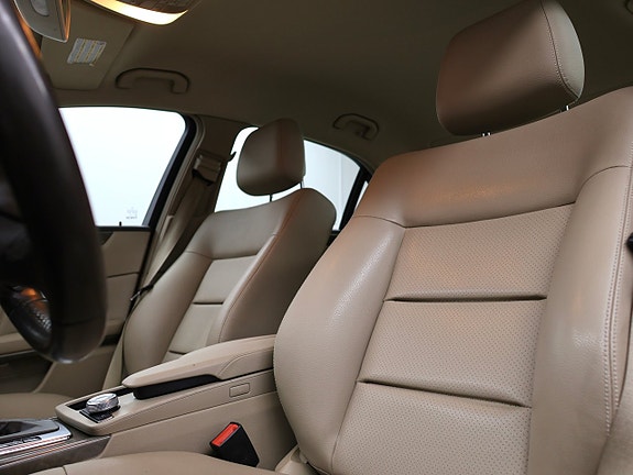 Mercedes-Benz E220 13 of 27