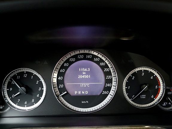 Mercedes-Benz E220 24 of 27