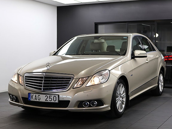 Mercedes-Benz E220 2 of 5