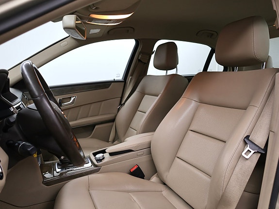 Mercedes-Benz E220 12 of 27