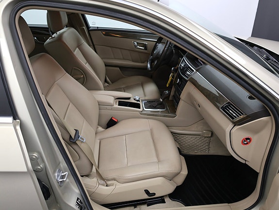 Mercedes-Benz E220 22 of 27