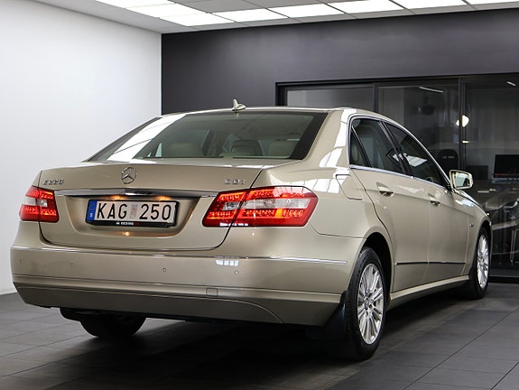 Mercedes-Benz E220 6 of 27