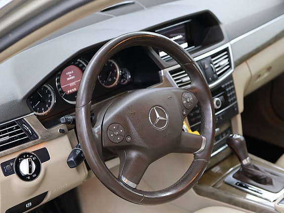 Mercedes-Benz E220 11 of 27