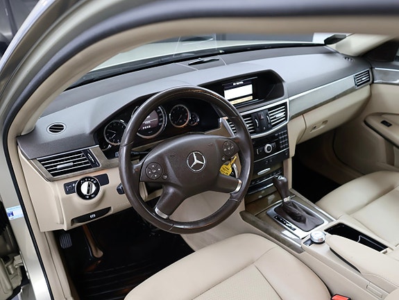 Mercedes-Benz E220 10 of 27