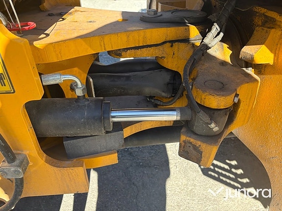 Hjullastare med redskap JCB 409 Nordic Edition Stage V 22 of 30