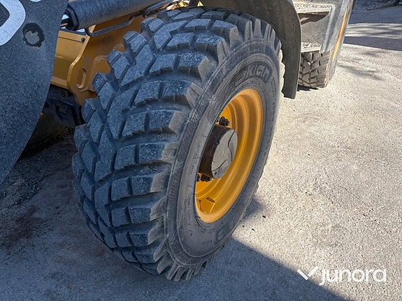 Hjullastare med redskap JCB 409 Nordic Edition Stage V 10 of 30