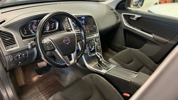 Volvo XC60 12 of 27