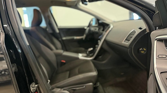Volvo XC60 25 of 27