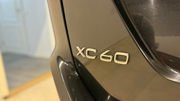 Volvo XC60 11 of 27