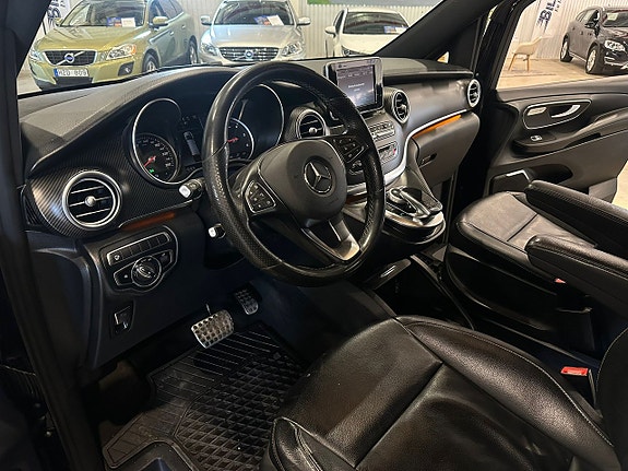 Mercedes-Benz V250 7 of 29