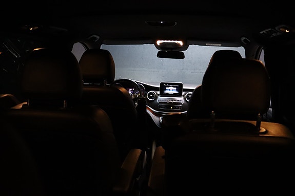 Mercedes-Benz V250 22 of 30