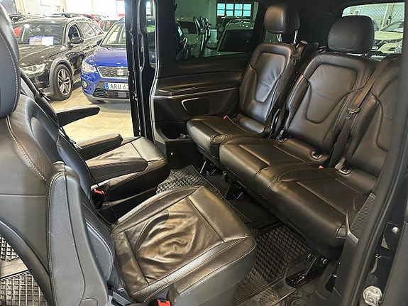 Mercedes-Benz V250 16 of 29