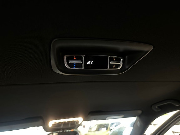 Mercedes-Benz V250 24 of 29