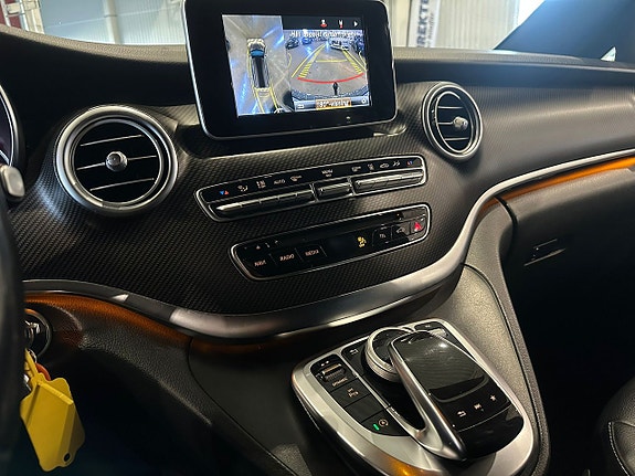 Mercedes-Benz V250 22 of 29