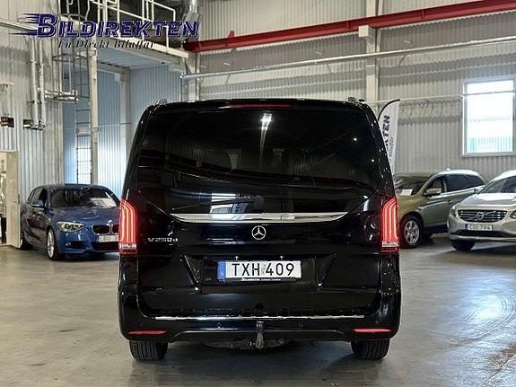 Mercedes-Benz V250 4 of 5
