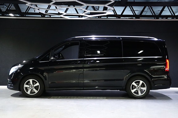 Mercedes-Benz V250 5 of 30