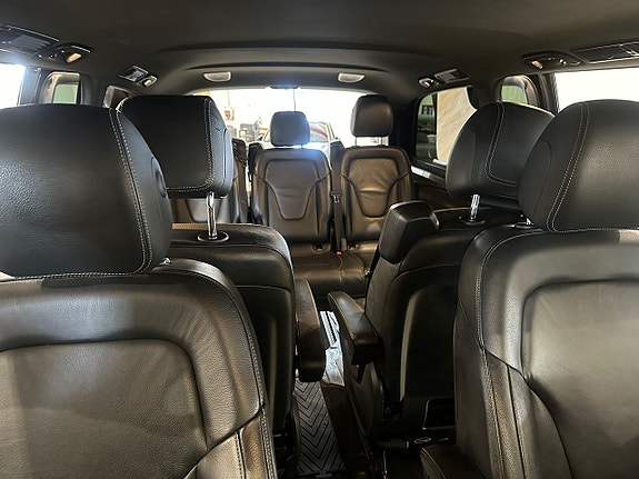 Mercedes-Benz V250 10 of 29