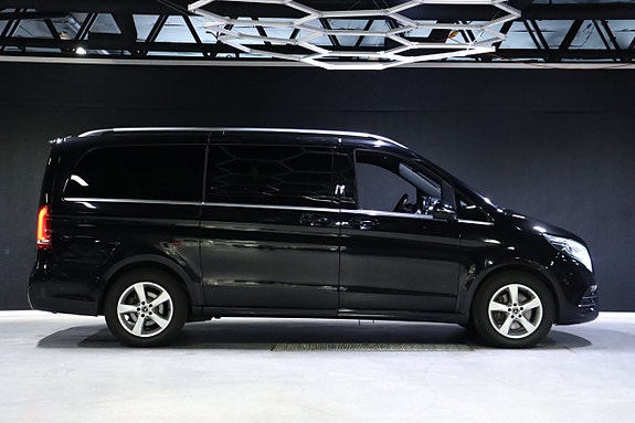 Mercedes-Benz V250 6 of 30