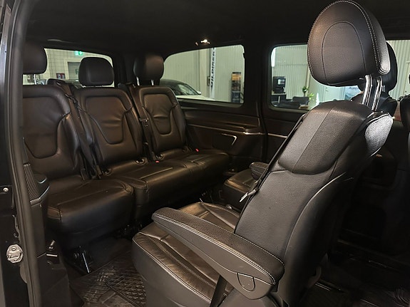 Mercedes-Benz V250 15 of 29