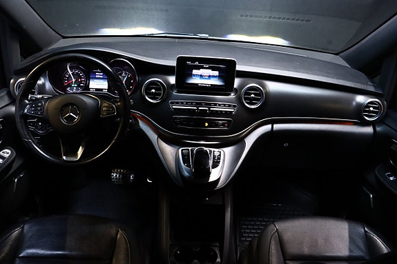 Mercedes-Benz V250 23 of 30