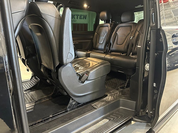 Mercedes-Benz V250 14 of 29