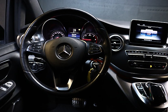 Mercedes-Benz V250 25 of 30