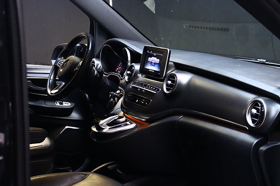 Mercedes-Benz V250 15 of 30