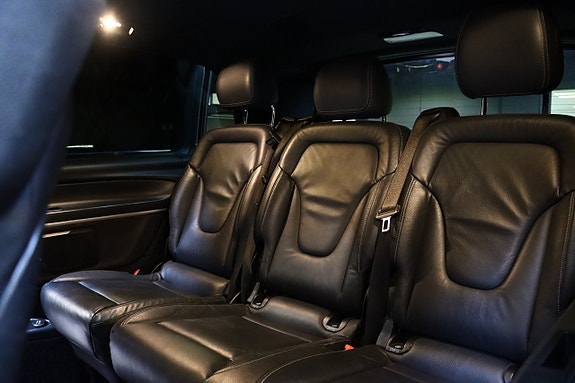 Mercedes-Benz V250 16 of 30
