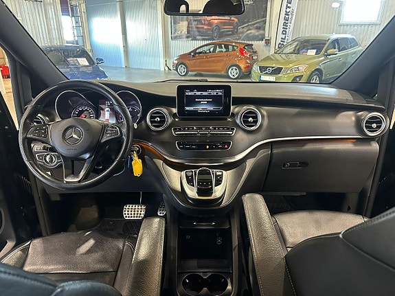 Mercedes-Benz V250 13 of 29