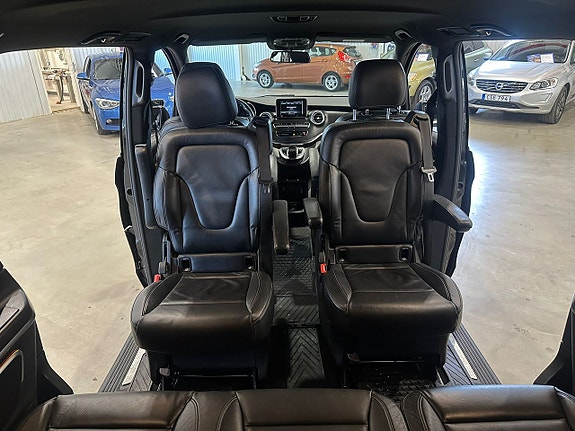 Mercedes-Benz V250 17 of 29