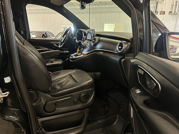 Mercedes-Benz V250 8 of 29