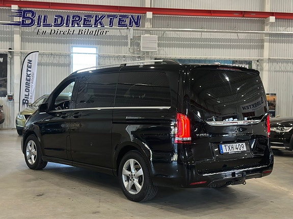 Mercedes-Benz V250 3 of 5