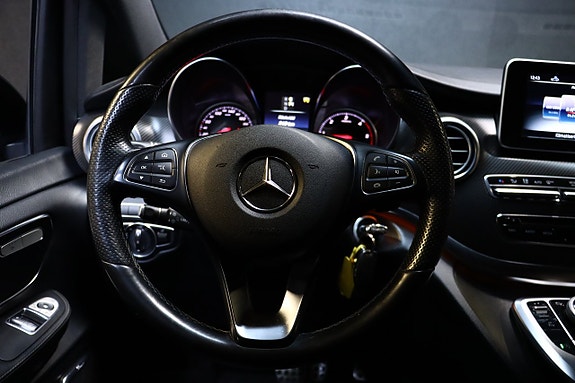 Mercedes-Benz V250 24 of 30