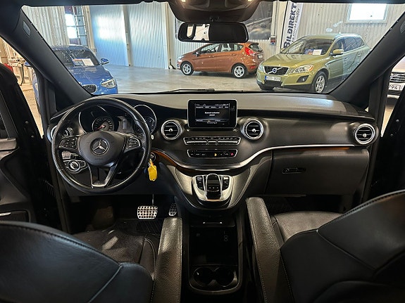 Mercedes-Benz V250 9 of 29