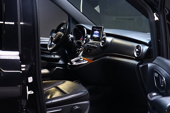 Mercedes-Benz V250 14 of 30