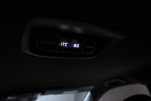 Mercedes-Benz V250 18 of 30